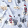 Katoenen stof - Kerstkabouters met cadeaus en brief op grijs